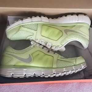 Nike Dual Fusion St 2 Running/Walking Shoe